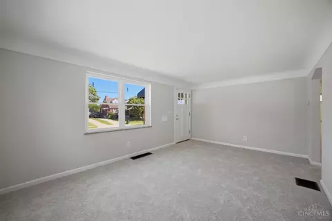 Living - 1701 Centerridge Ave, Cincinnati, OH 45231 photo 3 of 6