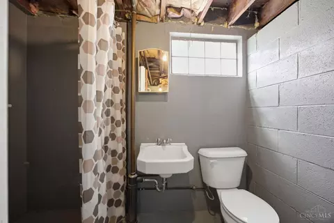 Bath - 1701 Centerridge Ave, Cincinnati, OH 45231 photo 2 of 2