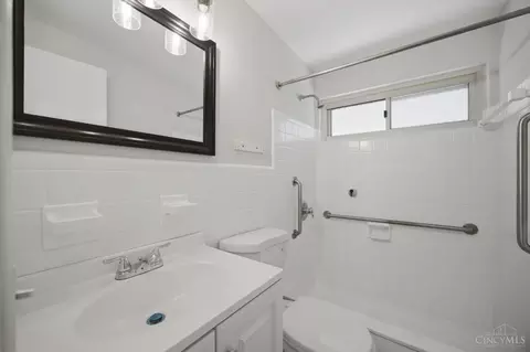Bath - 1701 Centerridge Ave, Cincinnati, OH 45231 photo 1 of 2