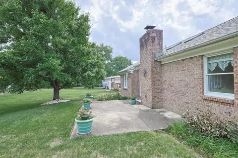 Exterior - 1902 Sandcliff Dr, Cincinnati, OH 45255 photo 4 of 10