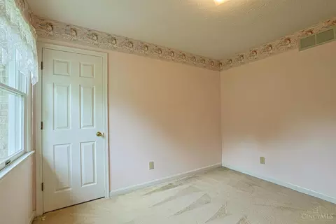Bedroom - 1902 Sandcliff Dr, Cincinnati, OH 45255 photo 6 of 6