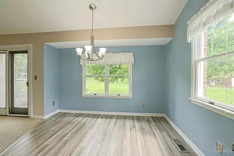 Dining - 1902 Sandcliff Dr, Cincinnati, OH 45255 photo 1 of 2
