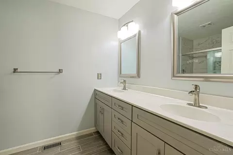 Bath - 1902 Sandcliff Dr, Cincinnati, OH 45255 photo 1 of 4