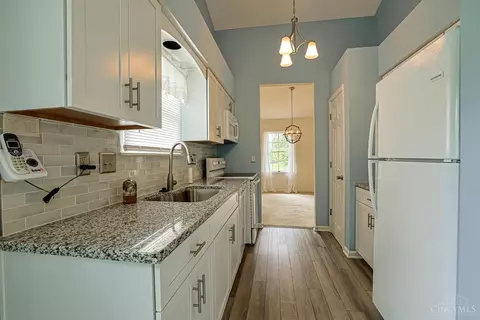 Kitchen - 1902 Sandcliff Dr, Cincinnati, OH 45255 photo 1 of 2