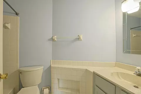 Bath - 1902 Sandcliff Dr, Cincinnati, OH 45255 photo 4 of 4