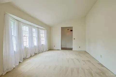 Living - 1902 Sandcliff Dr, Cincinnati, OH 45255 photo 2 of 5