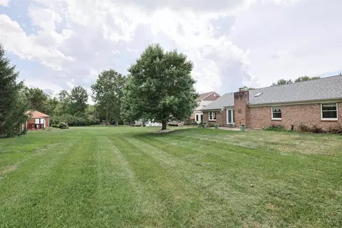 Exterior - 1902 Sandcliff Dr, Cincinnati, OH 45255 photo 8 of 10