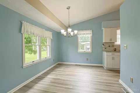 Dining - 1902 Sandcliff Dr, Cincinnati, OH 45255 photo 2 of 2