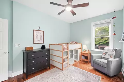 Bedroom - 524 Liberty Hl, Cincinnati, OH 45202 photo 5 of 9