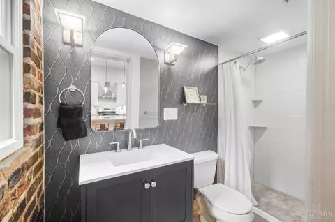 Bath - 524 Liberty Hl, Cincinnati, OH 45202 photo 1 of 13