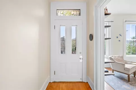 Entry Way - 524 Liberty Hl, Cincinnati, OH 45202 photo 2 of 7