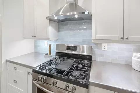 Kitchen - 524 Liberty Hl, Cincinnati, OH 45202 photo 6 of 9