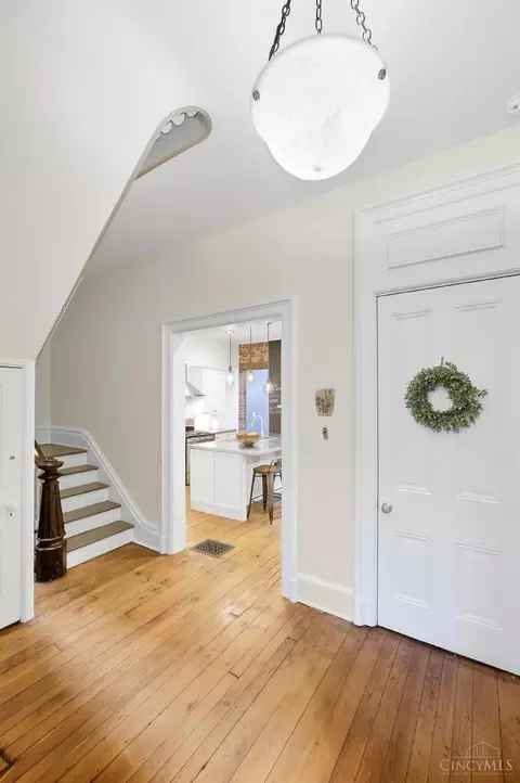 Entry Way - 524 Liberty Hl, Cincinnati, OH 45202 photo 3 of 7