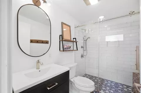 Bath - 524 Liberty Hl, Cincinnati, OH 45202 photo 11 of 13