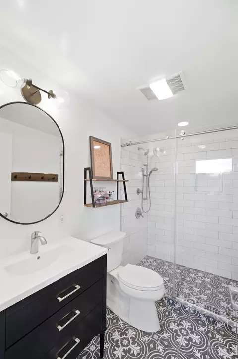 Bath - 524 Liberty Hl, Cincinnati, OH 45202 photo 10 of 13