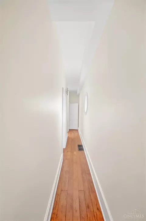 Entry Way - 524 Liberty Hl, Cincinnati, OH 45202 photo 5 of 7