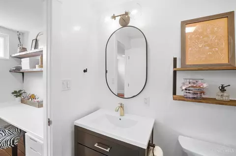 Bath - 524 Liberty Hl, Cincinnati, OH 45202 photo 12 of 13