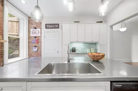 Kitchen - 524 Liberty Hl, Cincinnati, OH 45202 photo 7 of 9