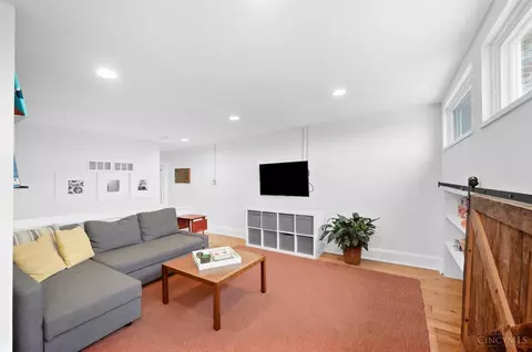 Living - 524 Liberty Hl, Cincinnati, OH 45202 photo 3 of 3