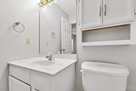 Bath - 682 Bobolink Ct, Cincinnati, OH 45244 photo 2 of 2