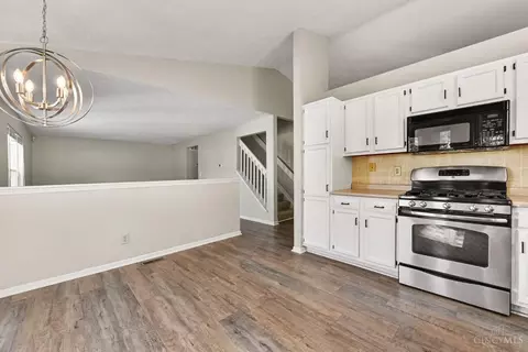Kitchen - 682 Bobolink Ct, Cincinnati, OH 45244 photo 1 of 3