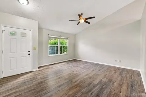 Living - 682 Bobolink Ct, Cincinnati, OH 45244 photo 1 of 7