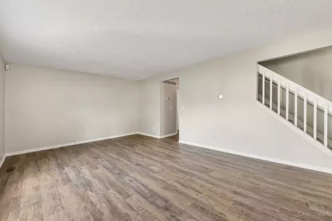 Living - 682 Bobolink Ct, Cincinnati, OH 45244 photo 7 of 7