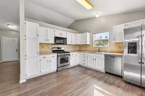 Kitchen - 682 Bobolink Ct, Cincinnati, OH 45244 photo 2 of 3
