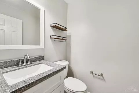 Bath - 682 Bobolink Ct, Cincinnati, OH 45244 photo 1 of 2