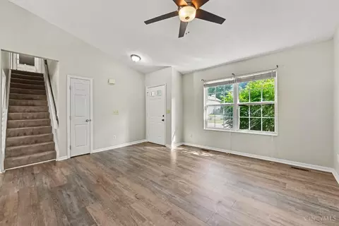 Living - 682 Bobolink Ct, Cincinnati, OH 45244 photo 2 of 7