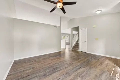 Living - 682 Bobolink Ct, Cincinnati, OH 45244 photo 3 of 7