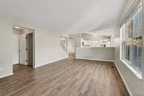 Living - 682 Bobolink Ct, Cincinnati, OH 45244 photo 4 of 7