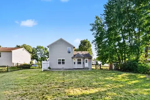 Exterior - 682 Bobolink Ct, Cincinnati, OH 45244 photo 3 of 4