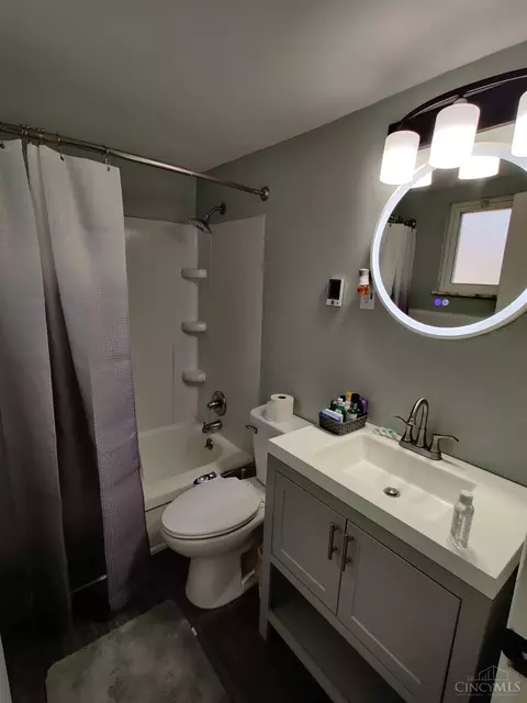 Bath - 2543 Vera Ave, Golf Manor, OH 45237 photo 2 of 4