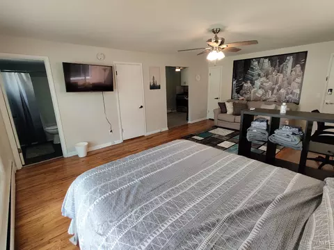 Bedroom - 2543 Vera Ave, Golf Manor, OH 45237 photo 3 of 8