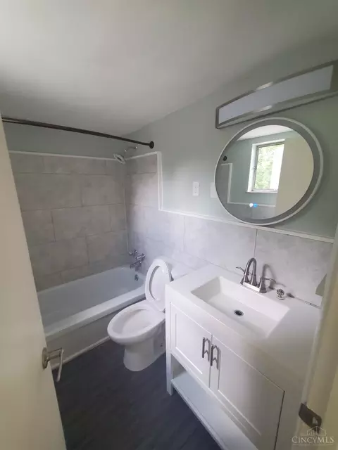 Bath - 2543 Vera Ave, Golf Manor, OH 45237 photo 1 of 4