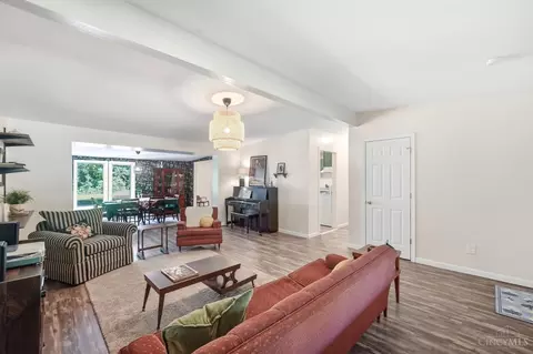 Living - 9084 Arrowhead Ct, Cincinnati, OH 45231 photo 2 of 10