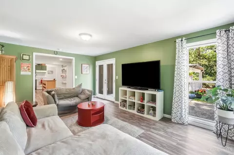 Living - 9084 Arrowhead Ct, Cincinnati, OH 45231 photo 9 of 10