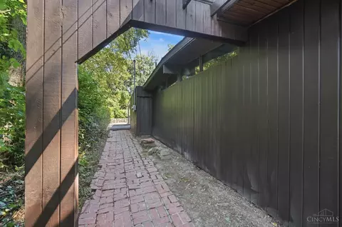 Exterior - 9084 Arrowhead Ct, Cincinnati, OH 45231 photo 12 of 25