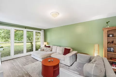 Living - 9084 Arrowhead Ct, Cincinnati, OH 45231 photo 8 of 10