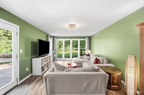 Living - 9084 Arrowhead Ct, Cincinnati, OH 45231 photo 7 of 10