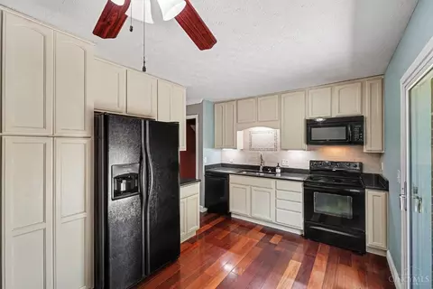 Kitchen - 4819 Stoneybrook Rd, Cincinnati, OH 45244 photo 1 of 2