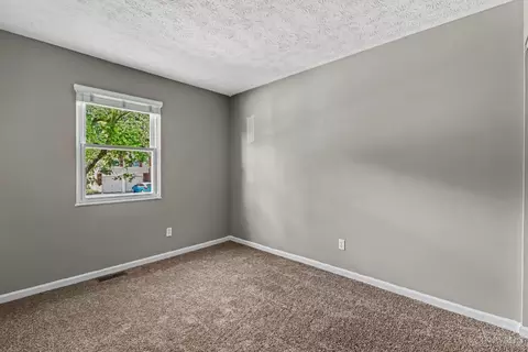 Bedroom - 4819 Stoneybrook Rd, Cincinnati, OH 45244 photo 3 of 5