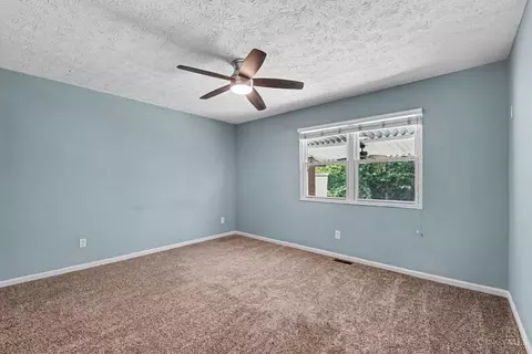 Bedroom - 4819 Stoneybrook Rd, Cincinnati, OH 45244 photo 1 of 5