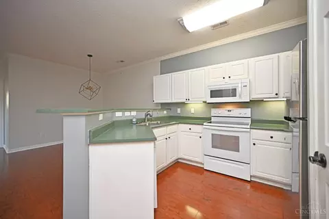Kitchen - 5425 Michelles Oak Ct, Cincinnati, OH 45248 photo 1 of 6