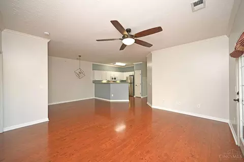 Living - 5425 Michelles Oak Ct, Cincinnati, OH 45248 photo 5 of 5