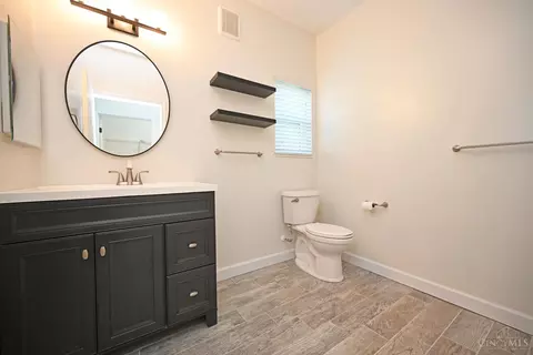 Bath - 5425 Michelles Oak Ct, Cincinnati, OH 45248 photo 1 of 5