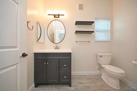 Bath - 5425 Michelles Oak Ct, Cincinnati, OH 45248 photo 2 of 5