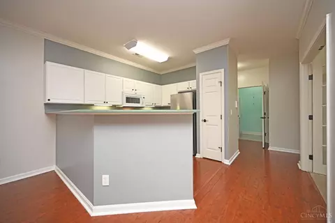 Kitchen - 5425 Michelles Oak Ct, Cincinnati, OH 45248 photo 6 of 6