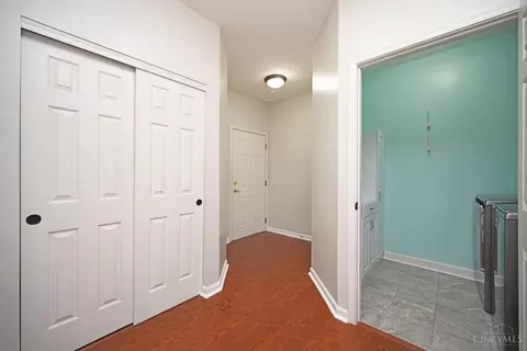 Entry Way - 5425 Michelles Oak Ct, Cincinnati, OH 45248 photo 3 of 3